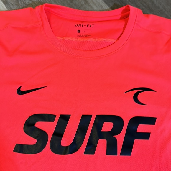 NIKE SURF Dri Fit Red Neon Short Sleeve - Picture 2 of 3